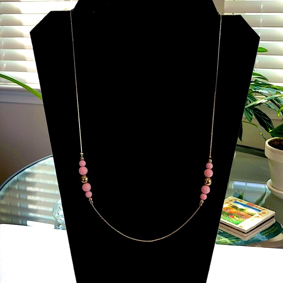 Jewelry - Vintage pink and gold tone necklace
